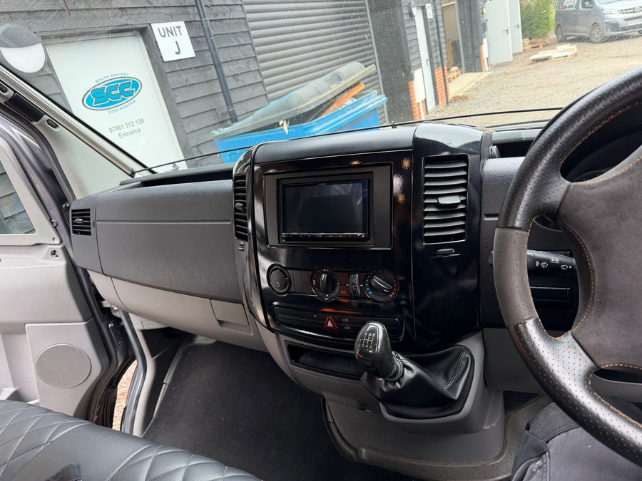 Apple CarPlay & Android Auto Installation